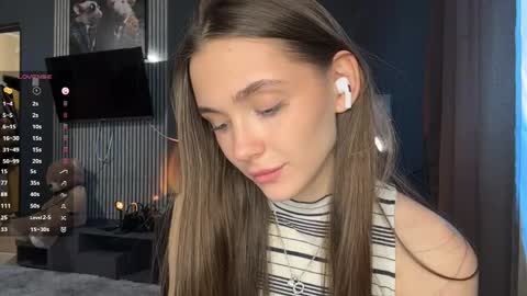 Nia online show from April 21, 2026, 3:07 pm