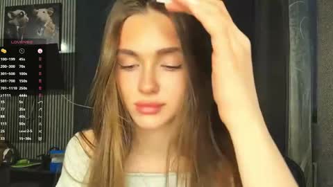 Nia online show from April 29, 2026, 5:17 pm