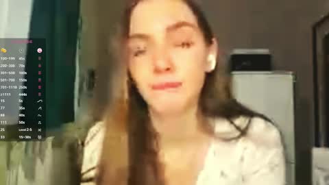 Snapshot of veluxe chatting on April 30, 2026, 5:19 pm Nia online show from April 30, 2026, 5:19 pm