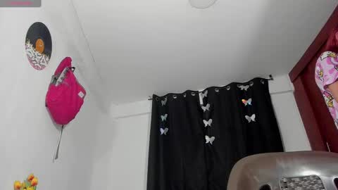 Snapshot of velvet_00 chatting on March 5, 2025, 8:32 am velvet_00 online show from March 5, 2025, 8:32 am