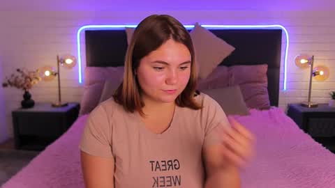 Snapshot of velvet__doll chatting on October 4, 2025, 7:56 pm velvet__doll online show from October 4, 2025, 7:56 pm