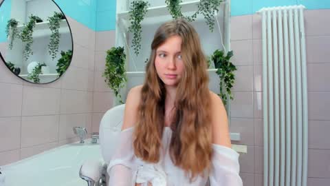 Snapshot of velvet_cherry chatting on January 21, 2025, 6:45 pm velvet_cherry online show from January 21, 2025, 6:45 pm