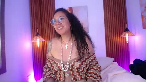 Snapshot of velvet_curly chatting on April 29, 2026, 5:30 pm Emma Curly online show from April 29, 2026, 5:30 pm