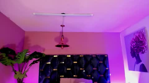 Snapshot of velvet_dreams_ chatting on March 25, 2026, 12:11 pm Isabella online show from March 25, 2026, 12:11 pm