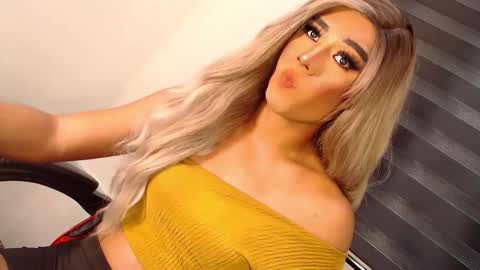 Snapshot of velvet_fux chatting on November 9, 2025, 2:54 am Richy will make you fall in love online show from November 9, 2025, 2:54 am