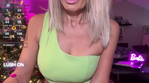 Snapshot of velvetbarbie chatting on December 26, 2024, 6:22 pm VelvetBarbie online show from December 26, 2024, 6:22 pm
