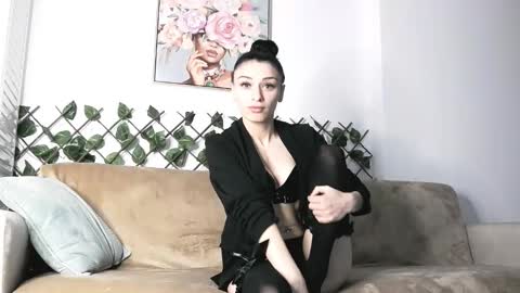 velvetnovaa online show from November 28, 2025, 7:11 am