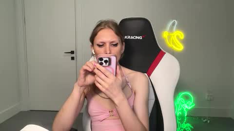 VelvetTGirl online show from February 18, 2026, 7:15 am