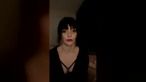 venom_goddess online show from May 15, 2026, 9:33 pm