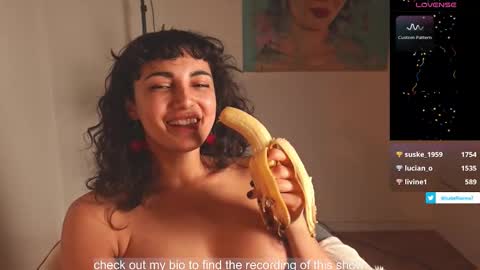 Snapshot of venus_in_jeans chatting on January 15, 2025, 8:05 pm Bella online show from January 15, 2025, 8:05 pm