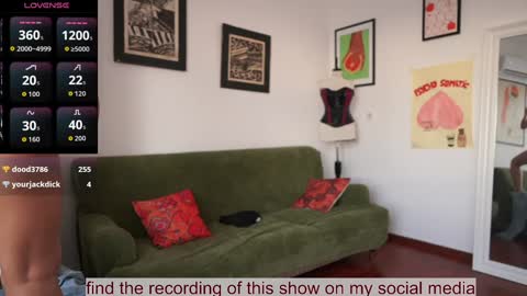 Snapshot of venus_in_jeans chatting on October 28, 2025, 1:14 pm Bella online show from October 28, 2025, 1:14 pm