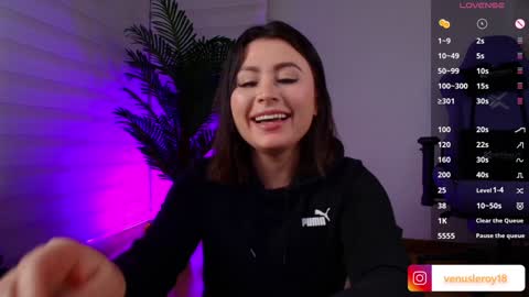 Snapshot of venus_leroy chatting on December 3, 2024, 12:35 am Venus online show from December 3, 2024, 12:35 am