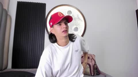 venuss09 online show from October 16, 2025, 8:43 pm