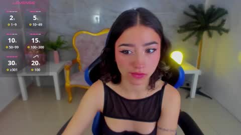 venuss online show from November 13, 2025, 1:43 pm