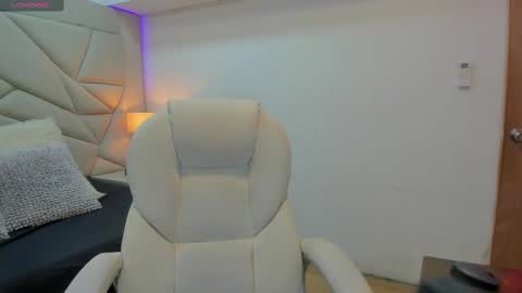 venusxneo online show from October 3, 2025, 7:55 pm