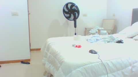 Snapshot of vergagolosa22 chatting on September 22, 2025, 12:23 am vergagolosa22 online show from September 22, 2025, 12:23 am