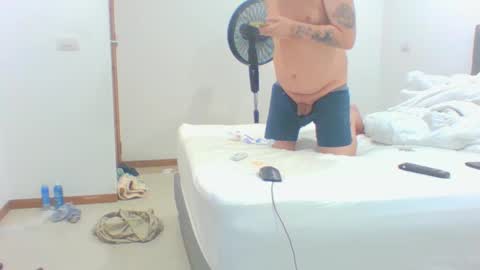 Snapshot of vergagolosa22 chatting on October 31, 2025, 4:35 am vergagolosa22 online show from October 31, 2025, 4:35 am