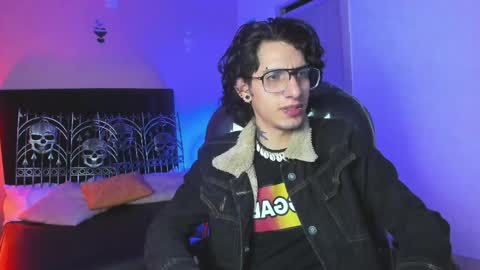 vergil_noir online show from April 30, 2026, 3:46 am