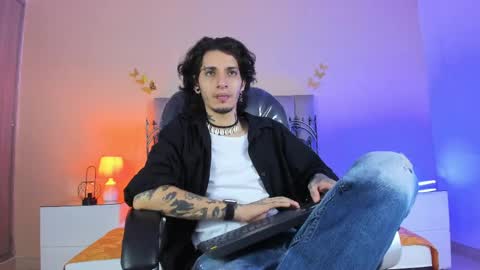 vergil_noir online show from May 15, 2026, 3:46 am