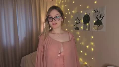 Snapshot of verocat chatting on November 7, 2025, 10:04 am Veronica online show from November 7, 2025, 10:04 am