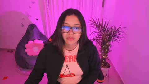 Snapshot of verolake chatting on February 19, 2025, 4:55 pm Verolake online show from February 19, 2025, 4:55 pm