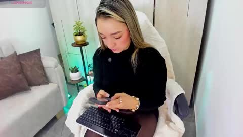 Catalina online show from November 21, 2025, 1:32 pm