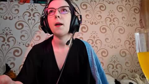 versieskains online show from March 25, 2026, 9:04 am