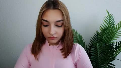 Snapshot of veryveryshygirl chatting on September 18, 2025, 12:18 pm Ana online show from September 18, 2025, 12:18 pm