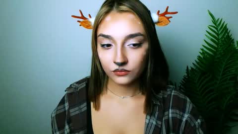 Snapshot of veryveryshygirl chatting on October 31, 2025, 6:42 pm Ana online show from October 31, 2025, 6:42 pm