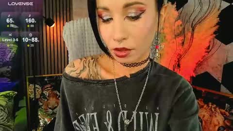 Snapshot of vespera_ chatting on April 29, 2026, 3:27 pm Lady or Goddess Vespera online show from April 29, 2026, 3:27 pm