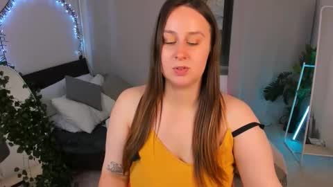 Snapshot of via_lattea_ chatting on September 19, 2025, 5:13 pm Camilla online show from September 19, 2025, 5:13 pm