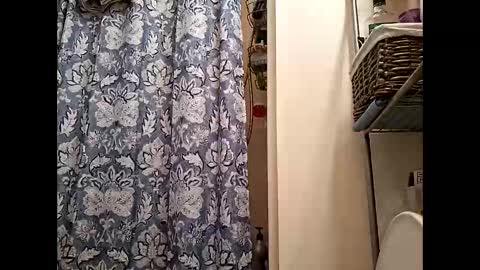 Snapshot of vibenfeelingood chatting on November 3, 2025, 10:21 pm vibenfeelingood online show from November 3, 2025, 10:21 pm