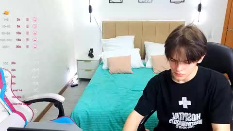 vibetwinkle online show from May 10, 2026, 9:14 am