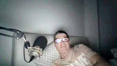 Snapshot of vibratorul89 chatting on November 17, 2025, 9:20 pm vibratorul89 online show from November 17, 2025, 9:20 pm