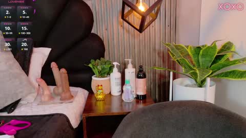 vicky_lopezz_ online show from June 2, 2026, 2:24 am