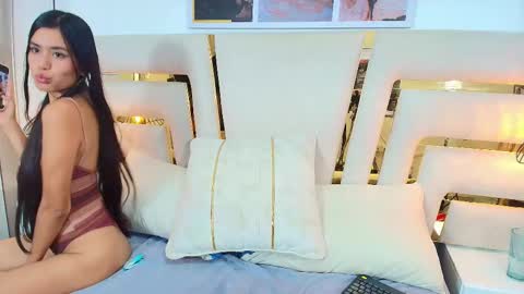 Snapshot of vicky_milk chatting on November 7, 2025, 5:24 pm Vicky online show from November 7, 2025, 5:24 pm