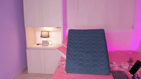 Snapshot of vicky_ruiz chatting on February 5, 2025, 12:31 am V I C K Y online show from February 5, 2025, 12:31 am