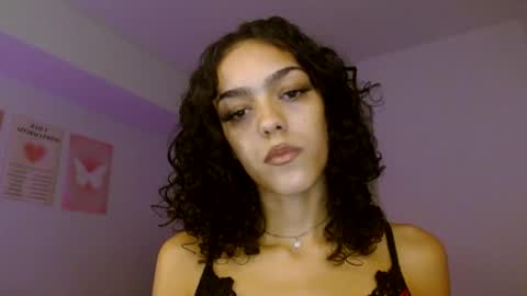 Snapshot of vickyyyx chatting on November 5, 2025, 12:43 am Goddess Victory online show from November 5, 2025, 12:43 am