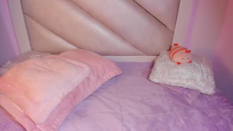 Snapshot of victoria__js_ chatting on November 8, 2025, 4:29 pm Victoria online show from November 8, 2025, 4:29 pm