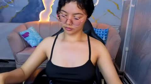 victoria_castillo_b online show from April 16, 2026, 7:58 pm