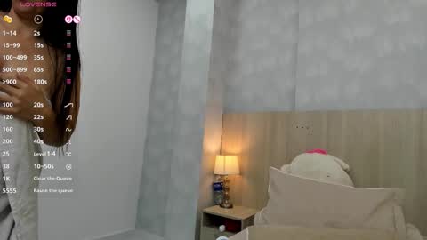 victoria_pachon online show from January 14, 2026, 7:25 am