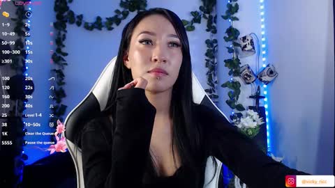 Victoria  online show from November 6, 2025, 4:02 am