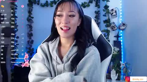 Victoria  online show from November 25, 2025, 7:03 pm