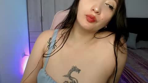 Snapshot of victoria_smile_ chatting on October 17, 2025, 9:39 pm Victoria online show from October 17, 2025, 9:39 pm