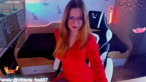 Snapshot of victoria_the_fox chatting on January 7, 2025, 8:13 am - The Divine Fox online show from January 7, 2025, 8:13 am