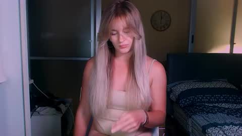 Snapshot of victoriande chatting on October 14, 2025, 11:22 am Eva and Victor online show from October 14, 2025, 11:22 am