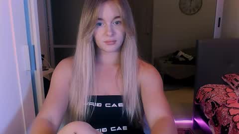 Snapshot of victoriande chatting on October 24, 2025, 12:12 pm Eva and Victor online show from October 24, 2025, 12:12 pm