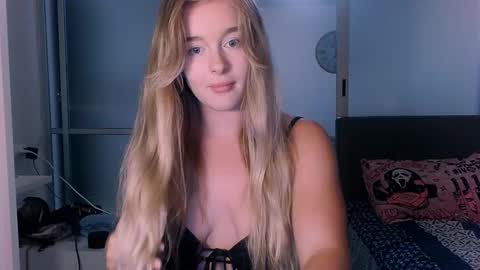 Snapshot of victoriande chatting on October 27, 2025, 11:58 am Eva and Victor online show from October 27, 2025, 11:58 am