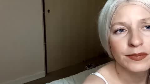 victoriaqueen1990 online show from December 11, 2024, 1:58 am