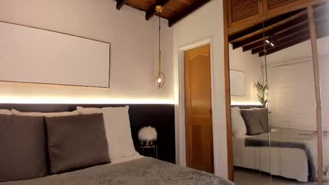 Snapshot of victoriashelby chatting on October 1, 2025, 12:00 pm Victoria Shelby online show from October 1, 2025, 12:00 pm